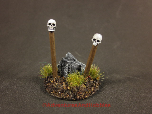 Skull totems warning signs T1580 25-28mm scale wargame scenery.